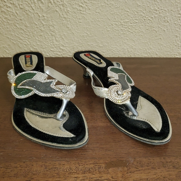 Silver Star Rhinestone Shoes Size 8 - Picture 3 of 4